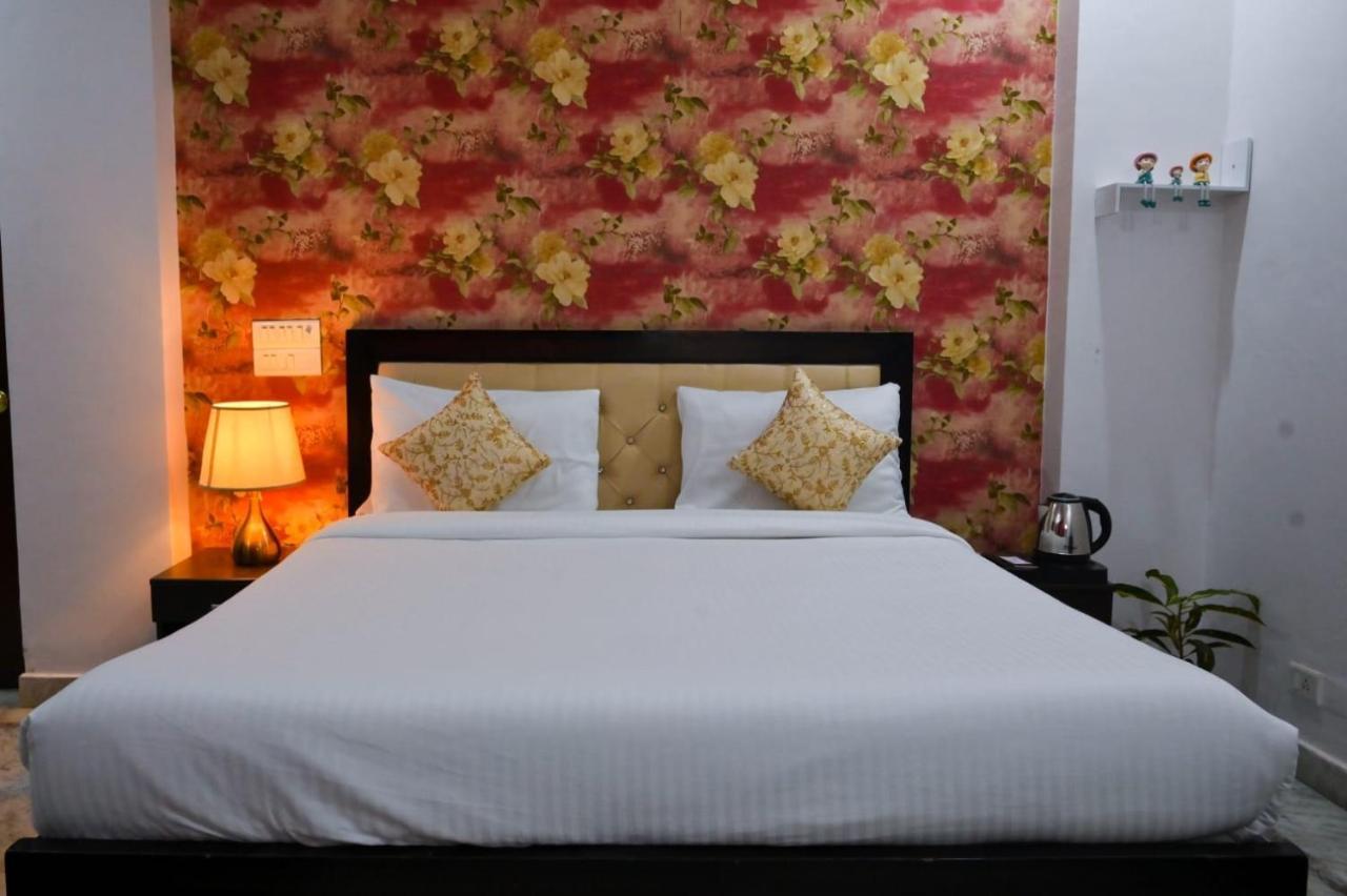 Hotel Wild Rose New Delhi Luaran gambar